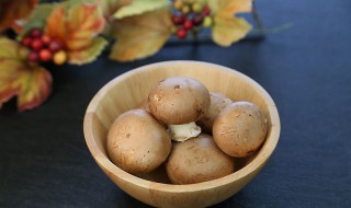 蘑菇一定要焯水几分钟(蘑菇要焯水后再煮吗)