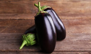 茄子和青椒怎么烧好吃(茄子和青椒怎么烧好吃呢)